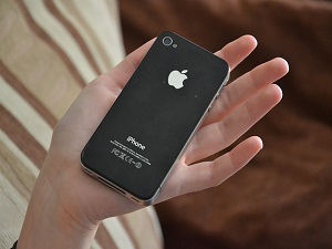 apple-iphone-381219_6401